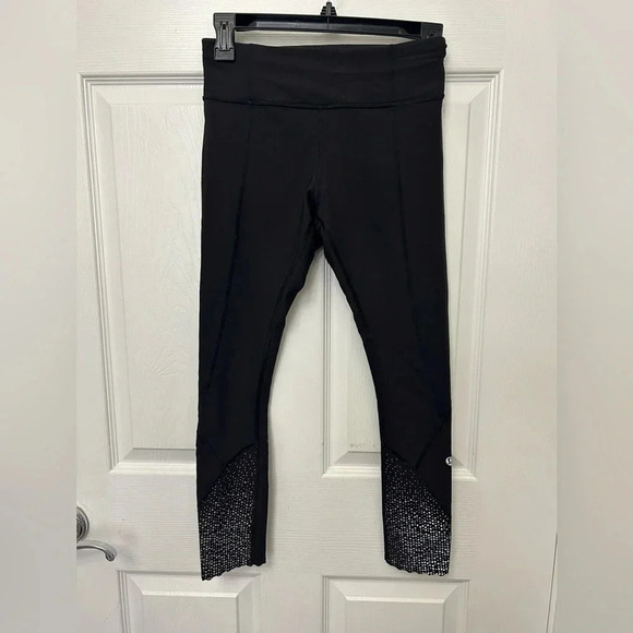 Lululemon Tight Stuff Reflective Capri Leggings sz 4 - Picture 4 of 7
